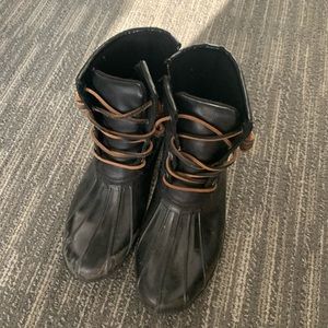 Steve Madden black duck boots